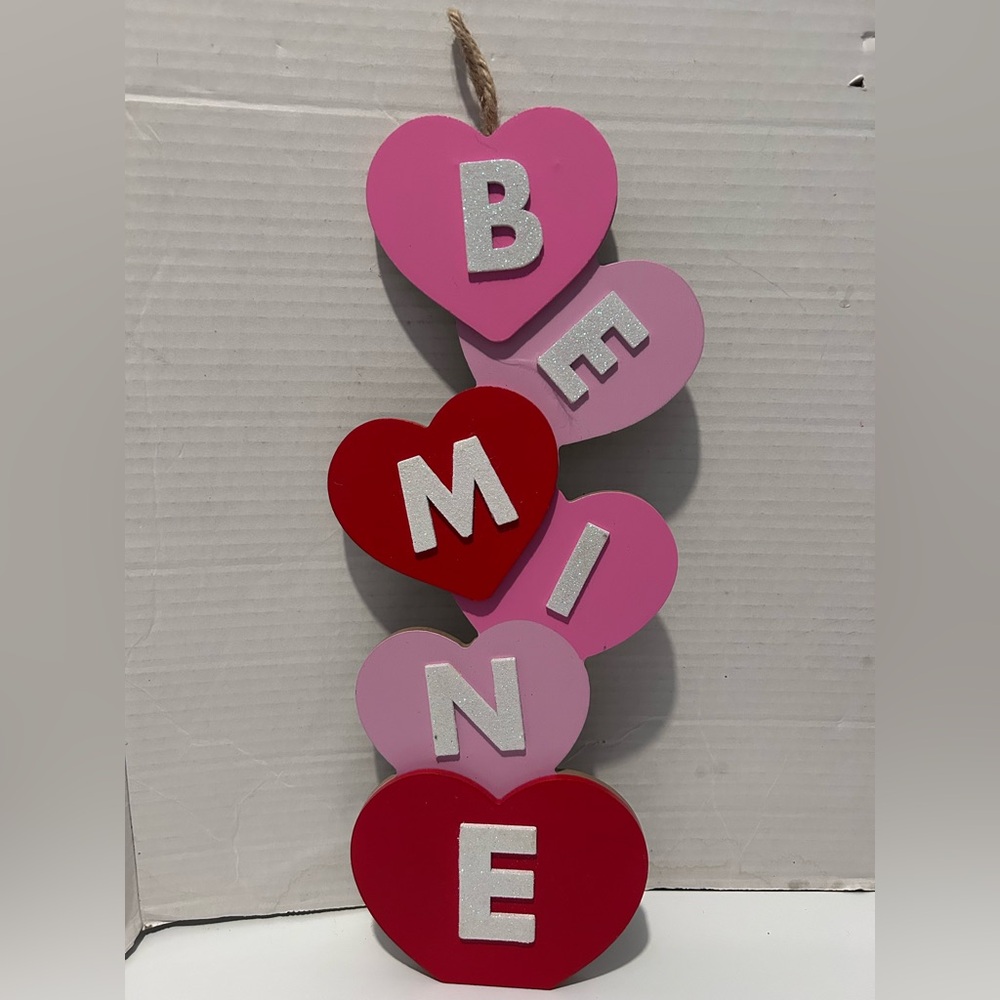 Valentine's Day 'Be Mine' Heart wall Decor